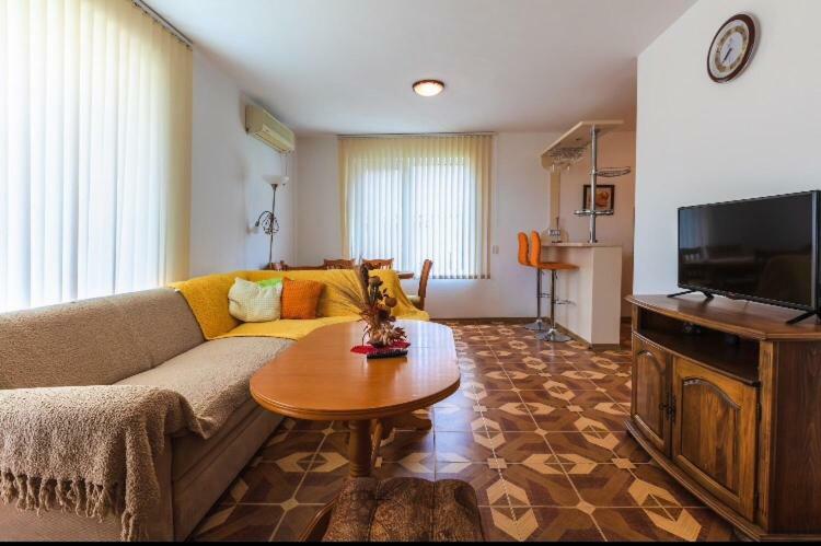 Duplex Apartments สวิติ วลัส ภายนอก รูปภาพ