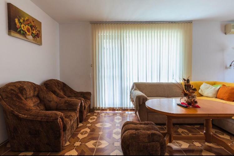 Duplex Apartments สวิติ วลัส ภายนอก รูปภาพ