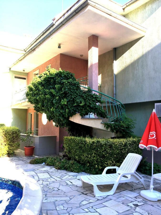 Duplex Apartments สวิติ วลัส ภายนอก รูปภาพ