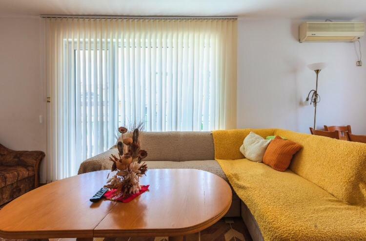 Duplex Apartments สวิติ วลัส ภายนอก รูปภาพ